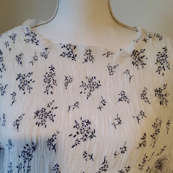 Adiva White and Blue Floral Blouse - Picture 6 of 9